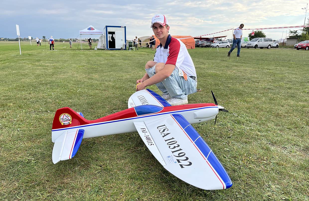 Junioren Steven Daly i det amerikanska Stunt-laget .jpg